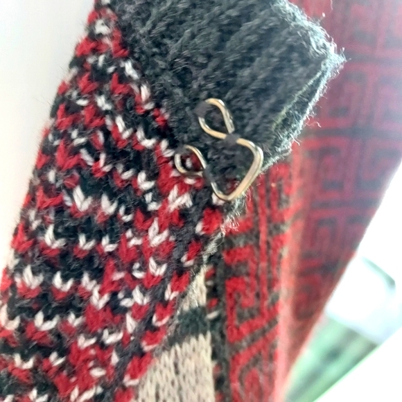 Grey & Burgundy Acrylic Cardigan with Greek Key Pattern Design. - Picture 5 of 12